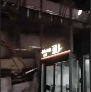 На Ладожском вокзале рухнула крыша. 